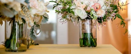 Decorating Flowers With Proper Vases